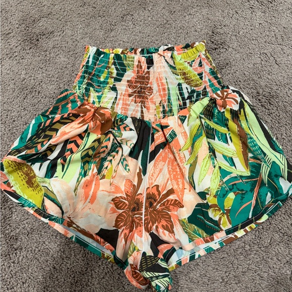 XS Aerie Offline Floral Athletic Shorts - Built in Spandex w/ Pockets - Picture 1 of 3